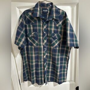 Men’s Wrangler Pearl Snap Shirt. NWOT in perfect condition. Size XLTall
